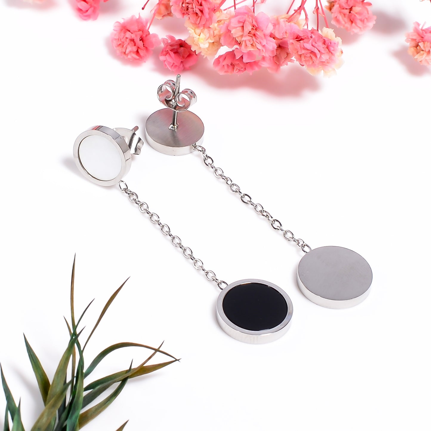 Chain Earrings, Black and White Circle Drop Earrings – Minimal Gold Dangle Earrings for Women, Elegant Everyday Jewelry, Gift for Her