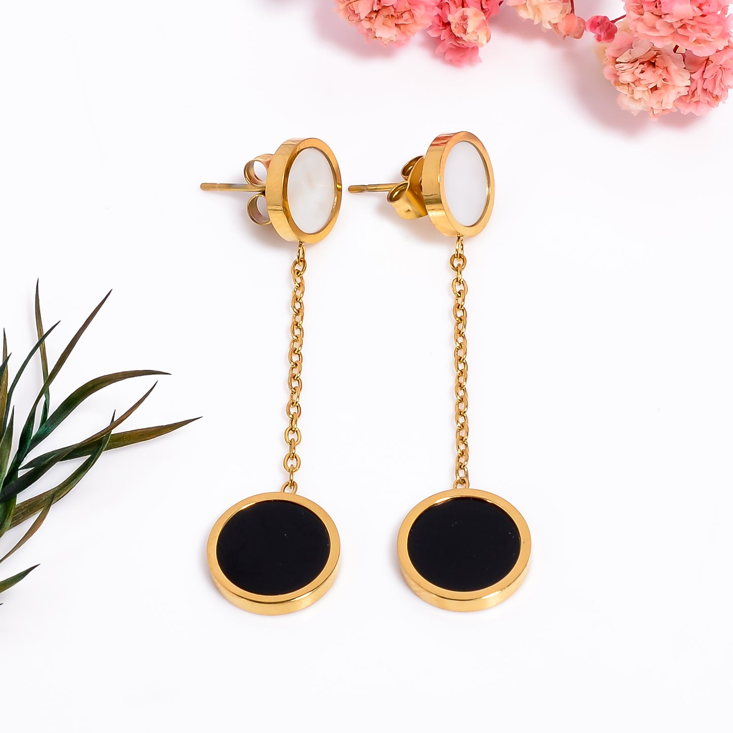 Chain Earrings, Black and White Circle Drop Earrings – Minimal Gold Dangle Earrings for Women, Elegant Everyday Jewelry, Gift for Her